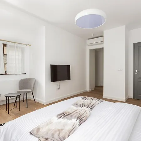 Apartment Citadel 58 - Unique In The Old Town, Next To The Citadel And Park Brașov